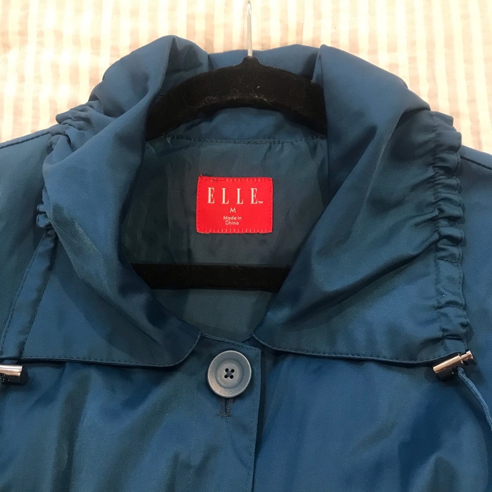 Elle trench/rain coat